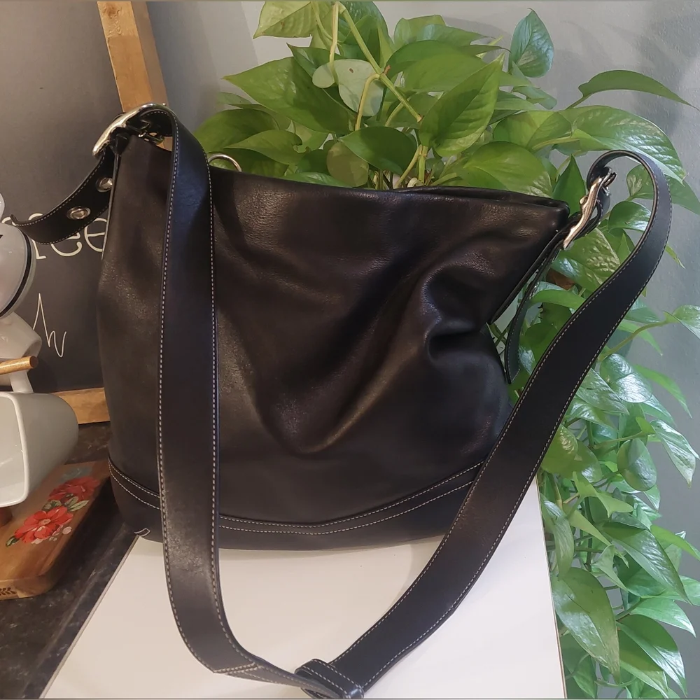 Elegant Black Leather Coach Crossbody - Picture 5 of 16